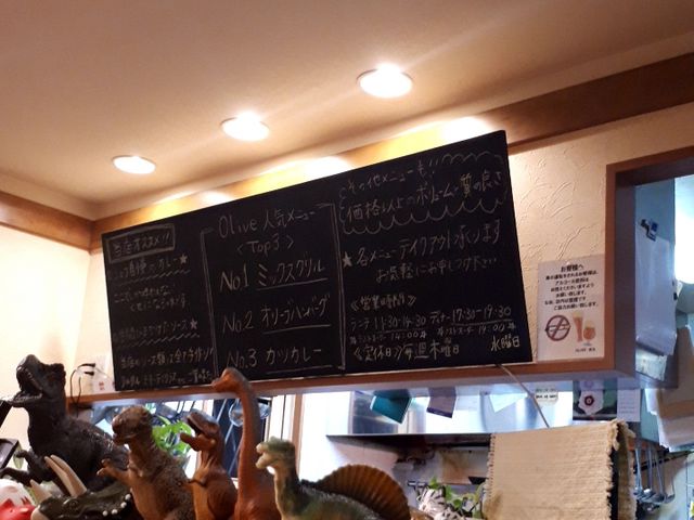 カウンターの写真ですがUPしておきます。なかなかいい感じですよ♪_洋食屋 オリーブ