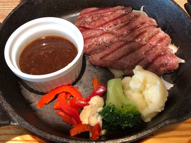 近江牛ミスジステーキ、柔らかくてジューシーでした。_モダンミール 草津店