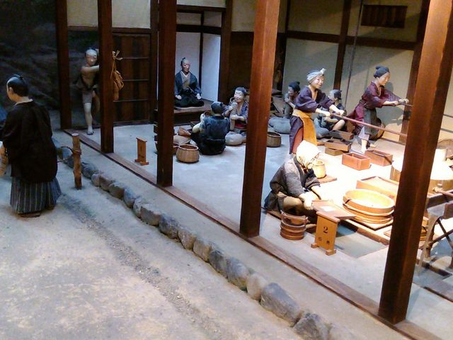 フィギュア 石磨_土肥金山郷土資料館