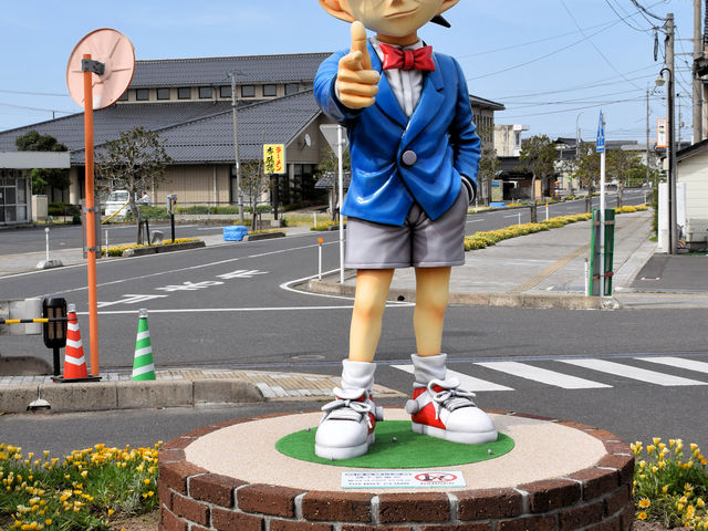 コナン駅前にある「迷宮無しの名探偵」_青山剛昌ふるさと館