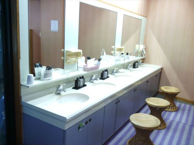 脱衣室パウダーコーナー_国際ホテル菊池笹乃屋