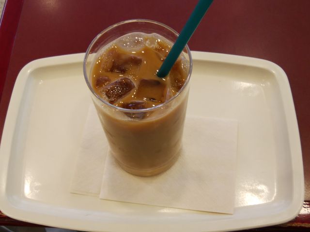 いつもの美味しいアイスコーヒーです。_カフェ・ベローチェ 水道橋店
