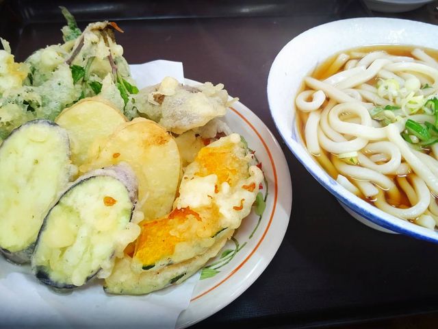 天ぷら400円、うどん350円_茂木ドライブイン
