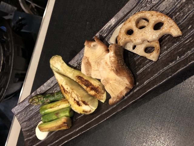 野菜はどれも新鮮。特大椎茸は今まで食べた事ないおいしさ!感動です_鉄板倶楽部 ディアブロ