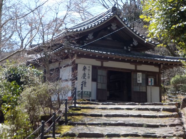 霊鐘堂