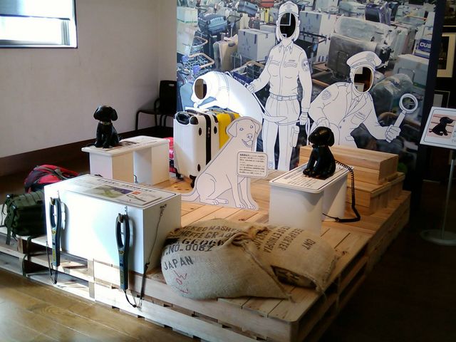 麻薬探知犬_横浜税関資料展示室「クイーンのひろば」