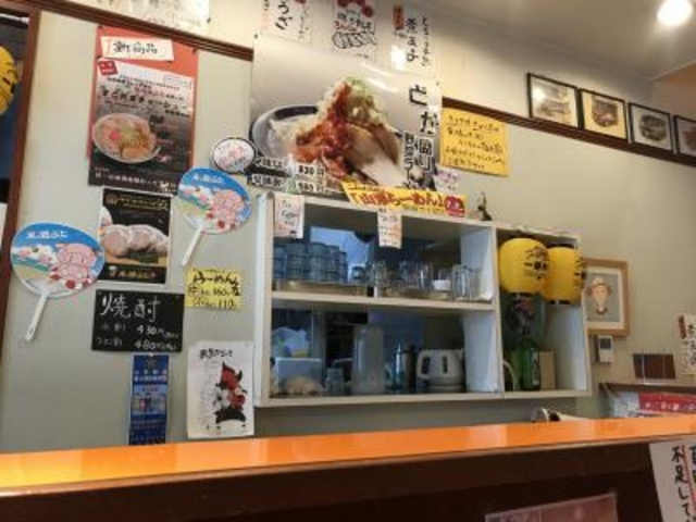 カウンター_ラーメン&カレー アッキー