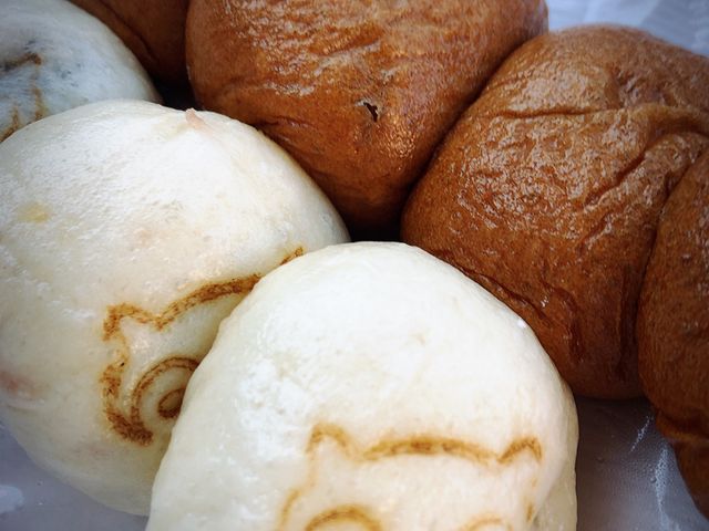 たぬき山まんじゅうです。手のひらにおさまる小ぶりタイプのおまんじゅうです。_狸山まんじゅう