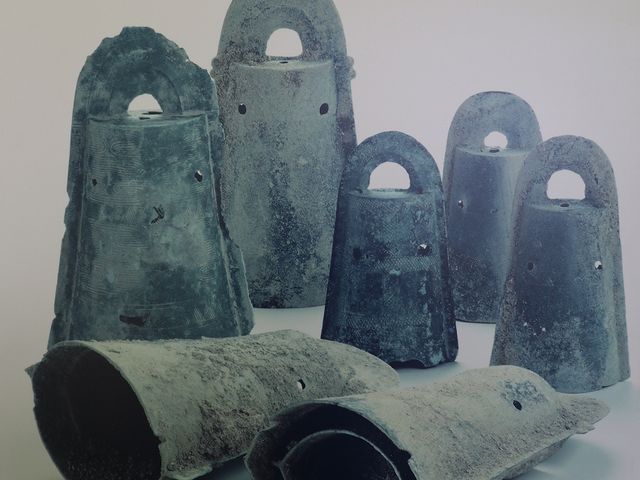 出土した銅鐸の写真。_加茂岩倉遺跡ガイダンス