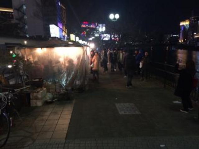 混んでいます。_中洲屋台横丁