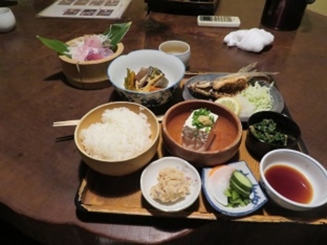 ランチの定食はコスパあります_田吾作