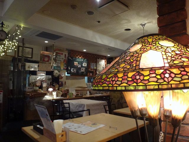 気取ったとこがない店内。_パパアンジェロ