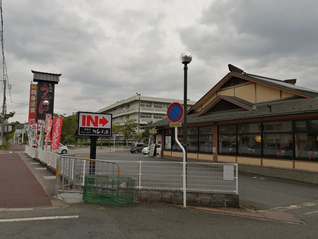 道路沿いからの店舗_凡愚