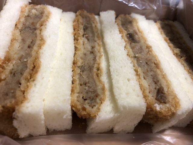 松坂牛すじコロッケサンド_エムアンドデリ JR新大阪駅店