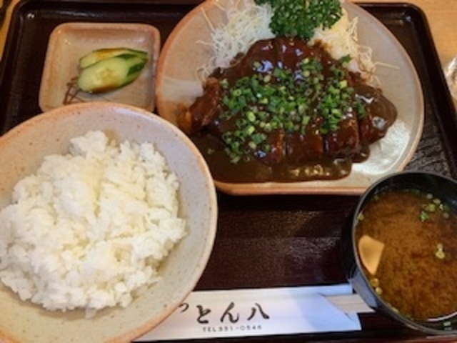 オーダーした味噌とんかつ定食_とん八