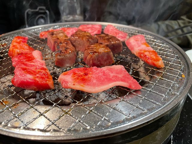 霜降り肉_七輪焼肉 元祖おんどる