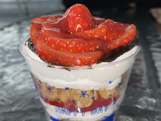苺パフェ_とよさんファームいちご園