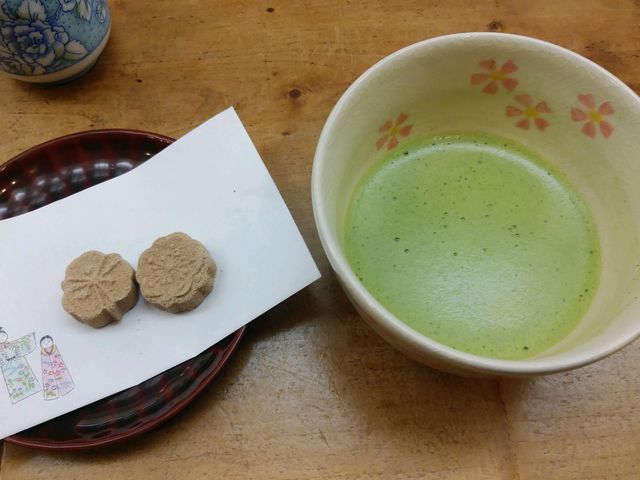食後の抹茶_かねやす食堂