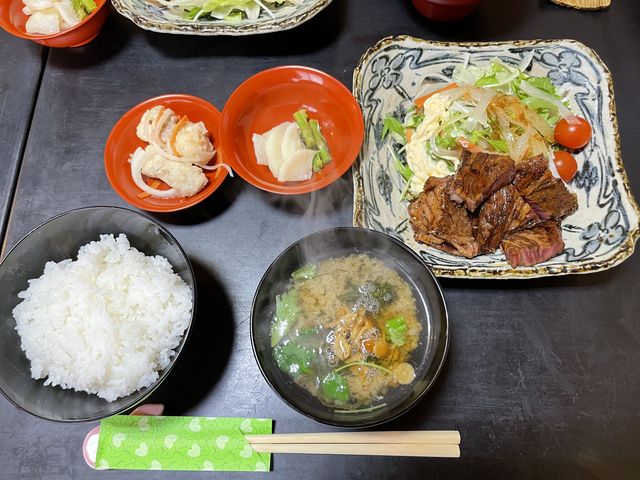 和牛網焼きお食事。味噌汁も美味しい!_割烹 名月