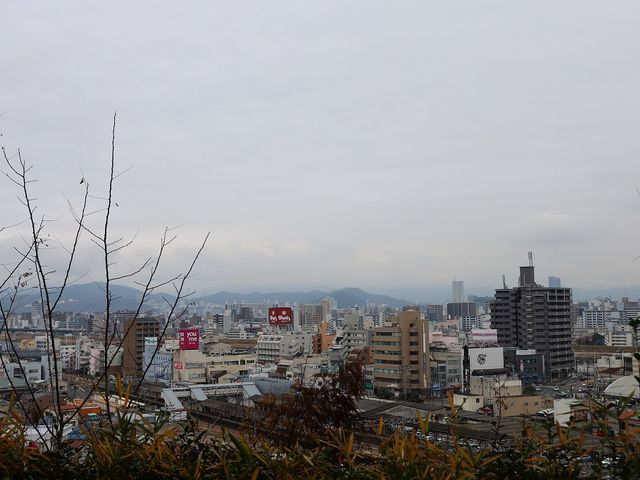 境内から広島市街を望む。_旭山神社
