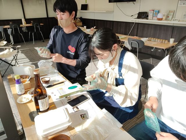 もくもくと作業している様子_地域体験colふる