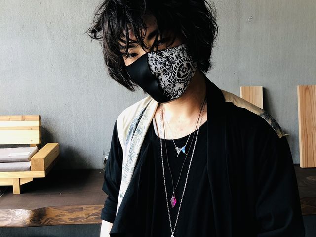 彼は石をめちゃくちゃ精巧に磨いていて一同びっくりでした(笑)_OWNP Jewelry shop & cafe