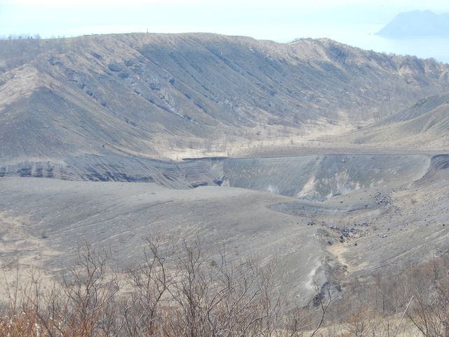 今も少し煙を噴いている火口を見学でき、大自然に触れることができました。_有珠山火口原展望台
