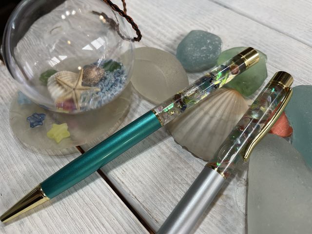 娘作、私作のボールペン。
左のドームはオマケして下さいました!_海猫屋