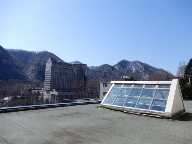 部屋からの定山渓の眺め。_旅籠屋 定山渓商店