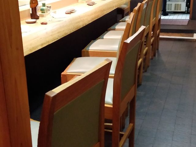 カウンター席_すし屋の佳賢