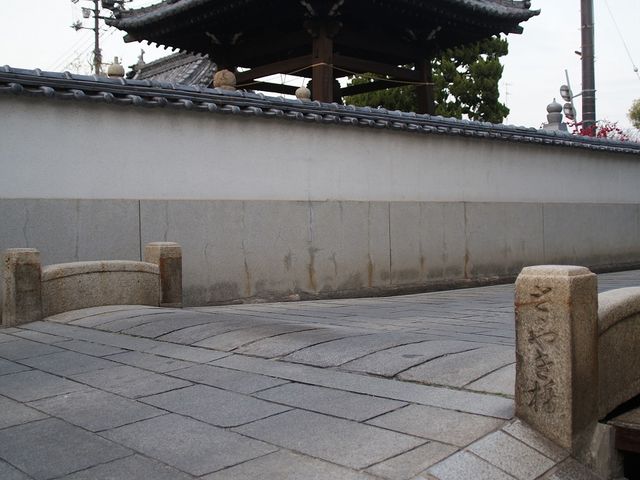 石造り。_ささやき橋
