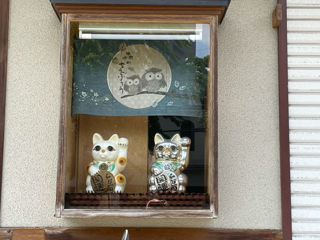 招き猫が、お出迎え_正ちゃんうどん 穴生店
