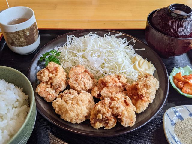おっきな唐揚げがこんなに!
ごはんの進む味付け。しっかり味がしみこんでカリッと揚がってる!_であい
