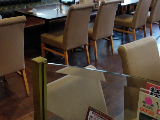 テーブル席_バーミヤン 富士今泉店
