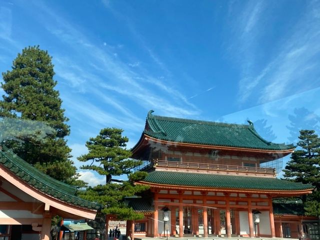平安神宮。_スカイホップバス京都