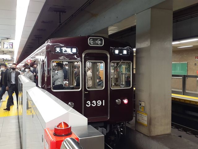 堺筋線。阪急電車も乗り入れてます。_大阪市営地下鉄 堺筋本町駅(堺筋線・中央線)
