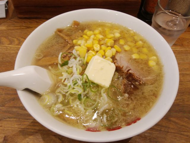 塩バターコーンラーメンです。_游亀亭