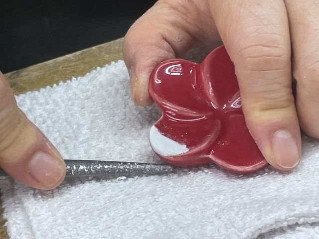 パテをつけた後ヤスリで削ります_手仕事屋 久家