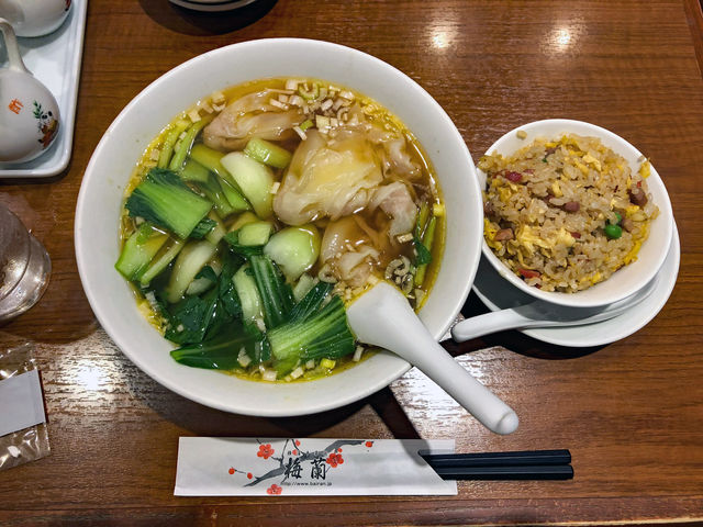 ワンタンそば_梅蘭・二子玉川ライズ店