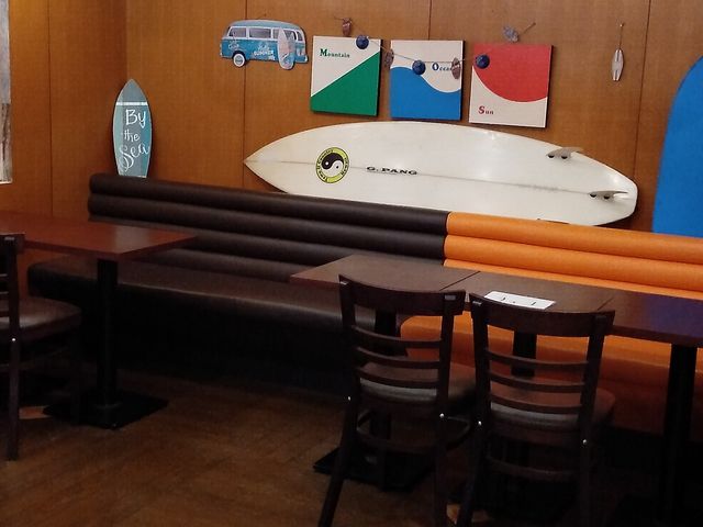 ベンチシート_モスバーガーバロー清水高橋店