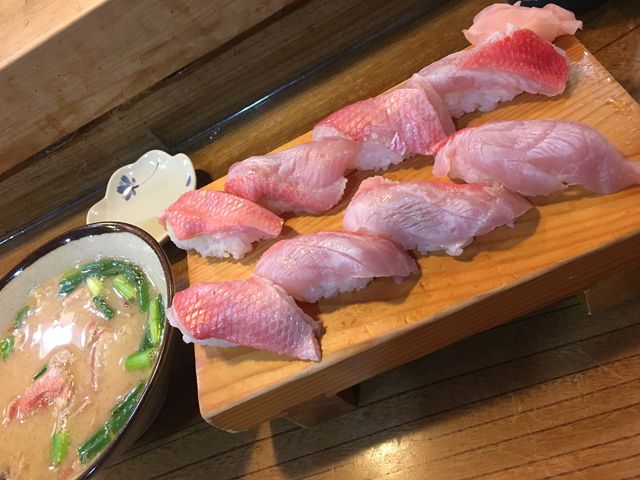 金目鯛握り寿司 ネタも厚い_寿司屋 魚八