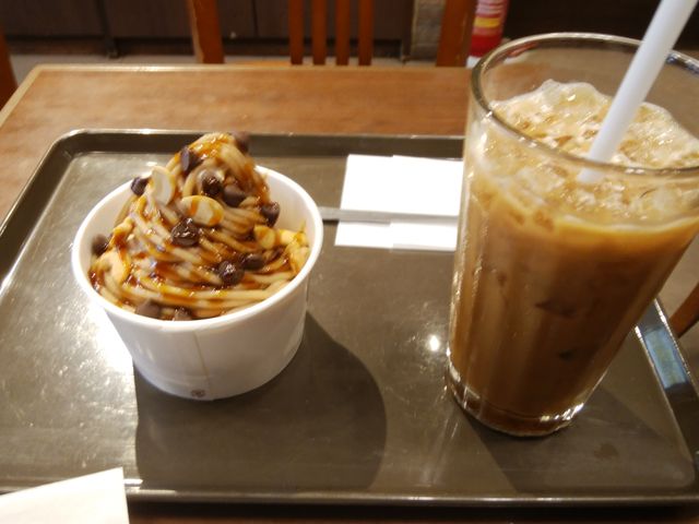 ソフトクリームは食べ応えがありました。お腹にずしりときます。_サンマルクカフェ池袋東口店(CHOCO CRO SAINTMARC CAFE)
