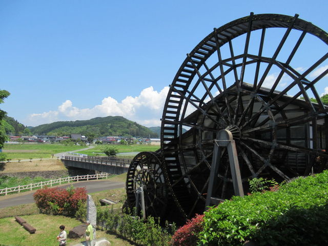 大きな水車が目印です_道の駅 東山道伊王野