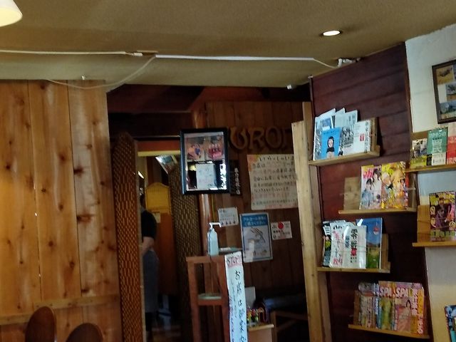 店内_クロンボ曲金店
