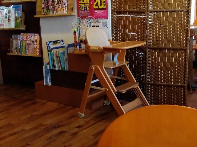 テーブル席_クロンボ曲金店