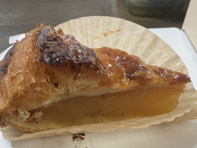 中の林檎が厚くて大満足!甘すぎずとっても美味しかったです!お土産用と自分用に購入しました^ ^_林檎と葡萄の樹