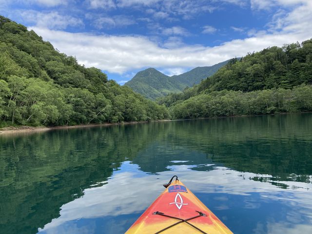 弁天沼より。風が途切れて水鏡も堪能できました。_Bluebird Canoe