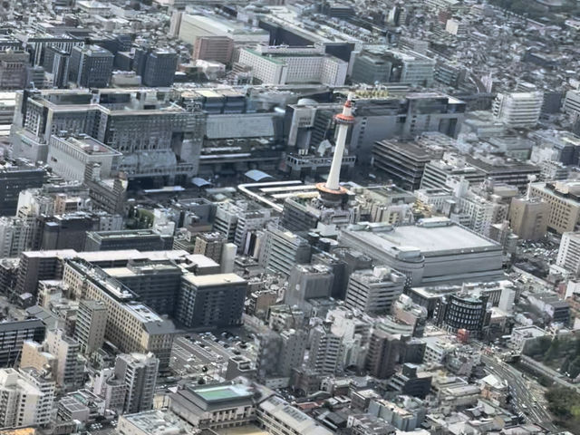 京都駅と京都タワー_気軽に乗れる京都ヘリコプター遊覧・クルージング<ISA TRAVEL>