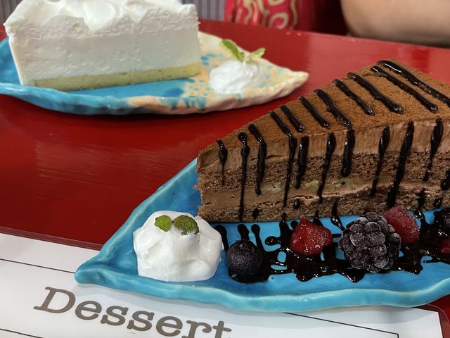 カフェで頂いたケーキ!チョコのが好みでした^^_陶工房あうる