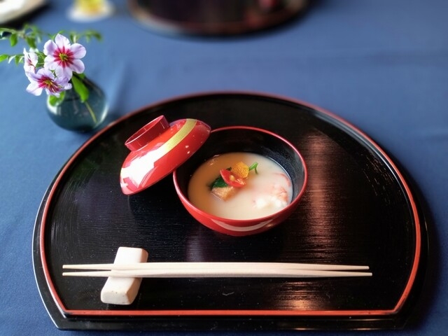 【椀】 京白味噌仕立て 海老と海老芋の揚げ出し 青味 花弁人参 柚子_プレミアホテル 中島公園 札幌